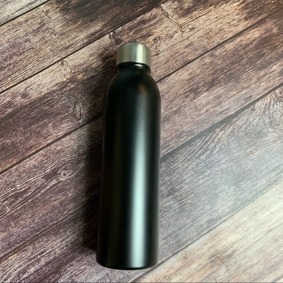 Room Essentials ~ 17oz Stainless Steel Water Bottle Black - Picture 2 of 7